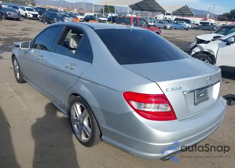 2011 Mercedes-Benz C 300 из США, поврежденный, VIN WDDGF5EB5BR140425